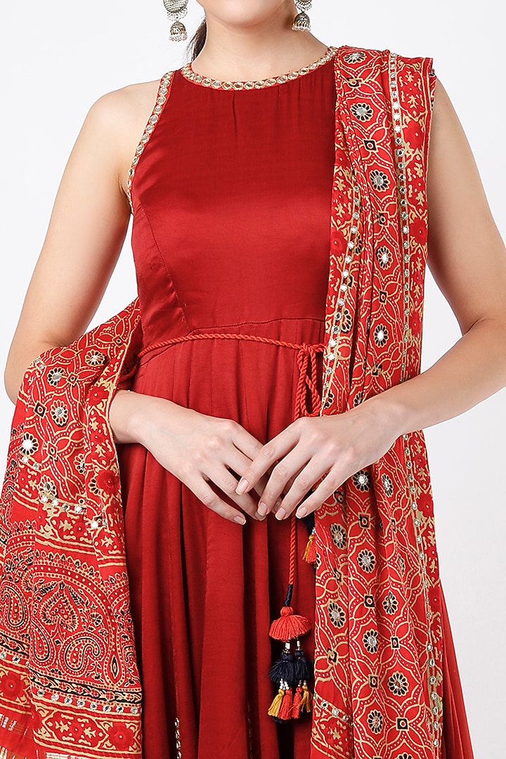 Red Embroidered Wedding Anarkali Set by Zariya The Label at Pernia's Pop Up Shop