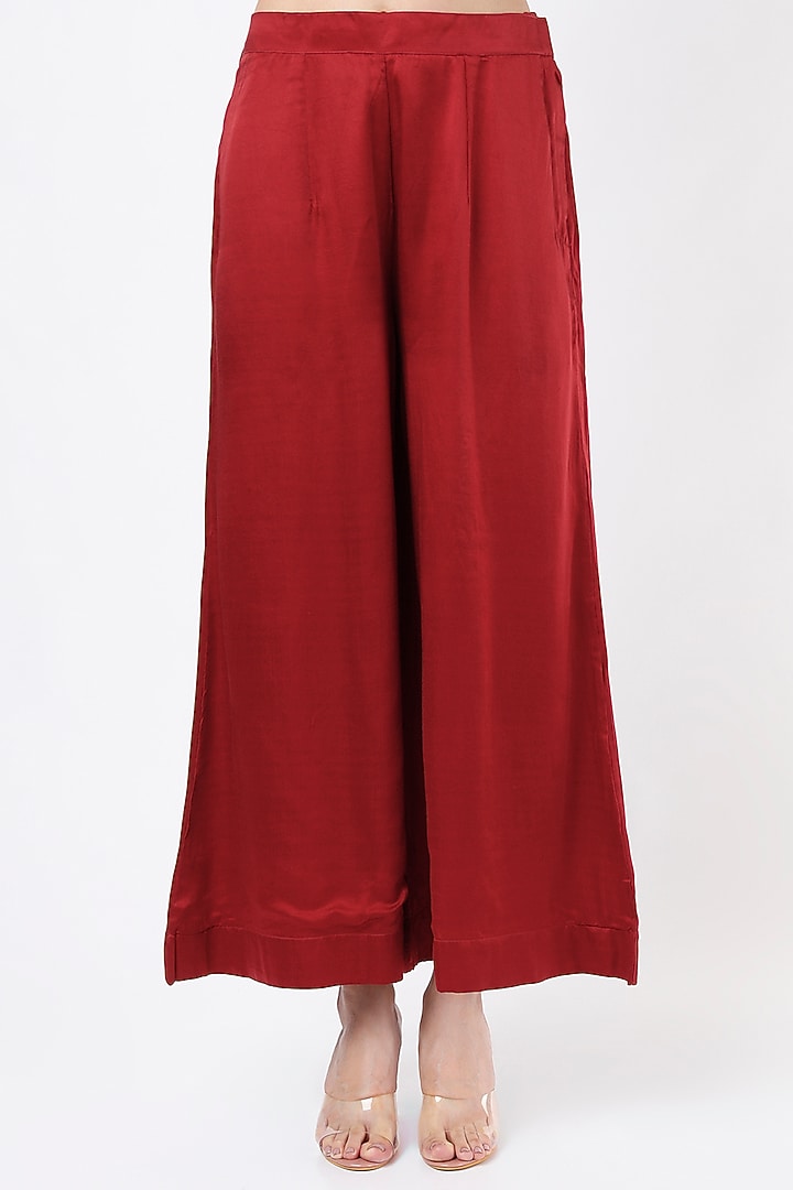 Red Mirror Embroidered Wedding Anarkali Set by Zariya The Label at Pernia's Pop Up Shop