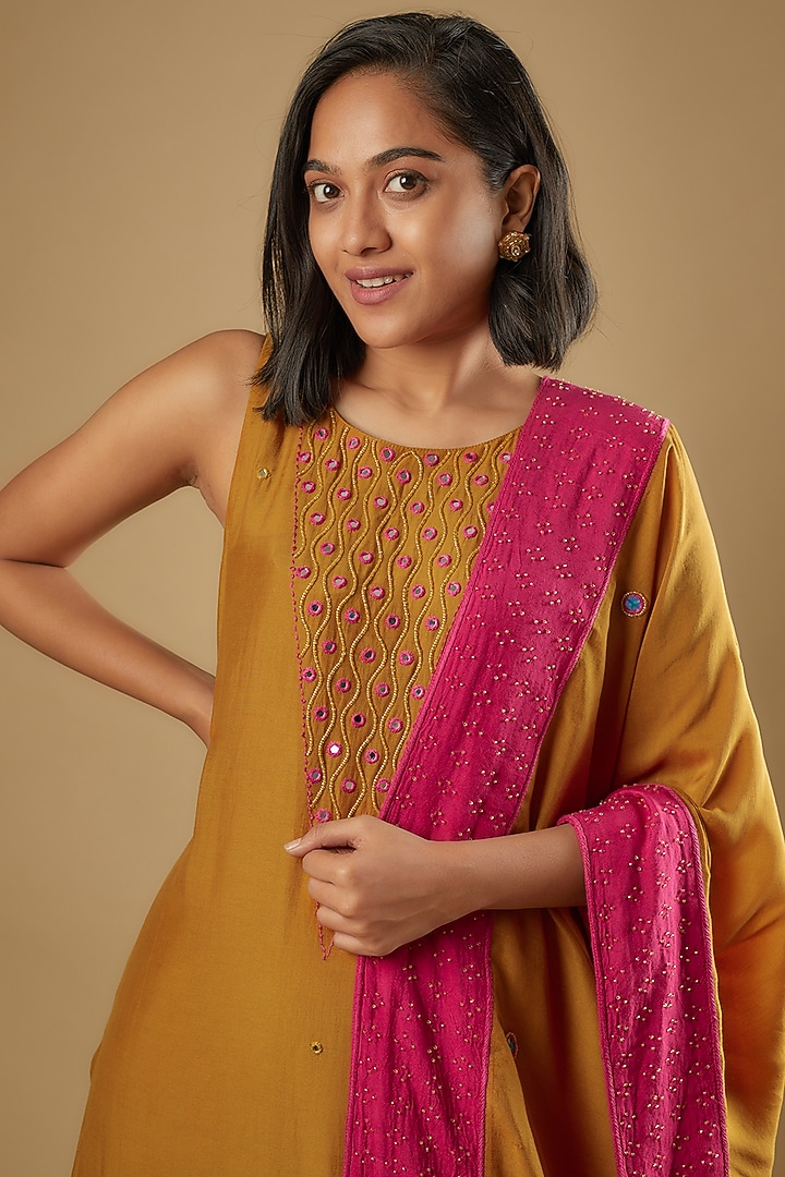 Kesari Mustard Bemberg Silk Mirror & Bead Embroidered Kurta Set by Zariya The Label at Pernia's Pop Up Shop