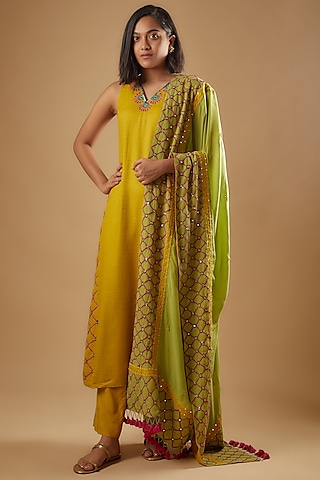 Yellow Bemberg Silk Mandala Embroidered Kurta Set by Zariya The Label