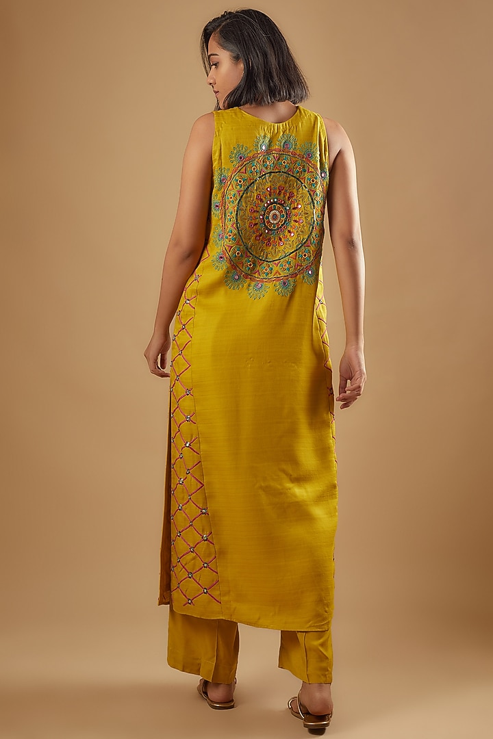 Yellow Bemberg Silk Mandala Embroidered Kurta Set by Zariya The Label at Pernia's Pop Up Shop
