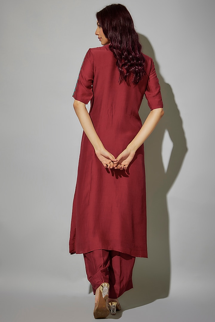 Red Bemberg Silk Thread Embroidered Kurta Set by Zariya The Label at Pernia's Pop Up Shop