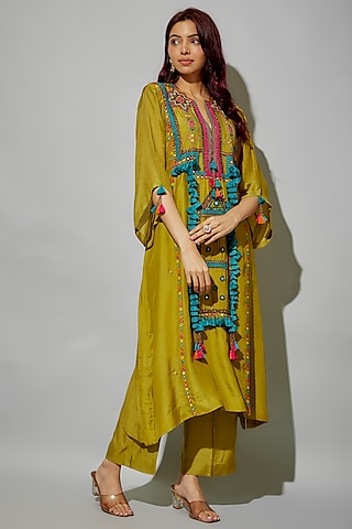 Acid Green Bemberg Silk Thread Embroidered Kurta Set by Zariya The Label