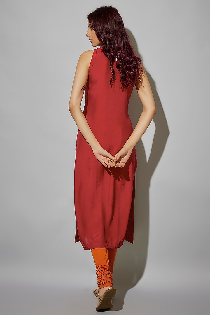 Red Bemberg Silk Mirror Embroidered Kurta Set by Zariya The Label at Pernia's Pop Up Shop