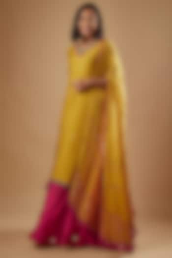 Yellow Bemberg Silk Thread & Mirror Embroidered Kurta Set by Zariya The Label
