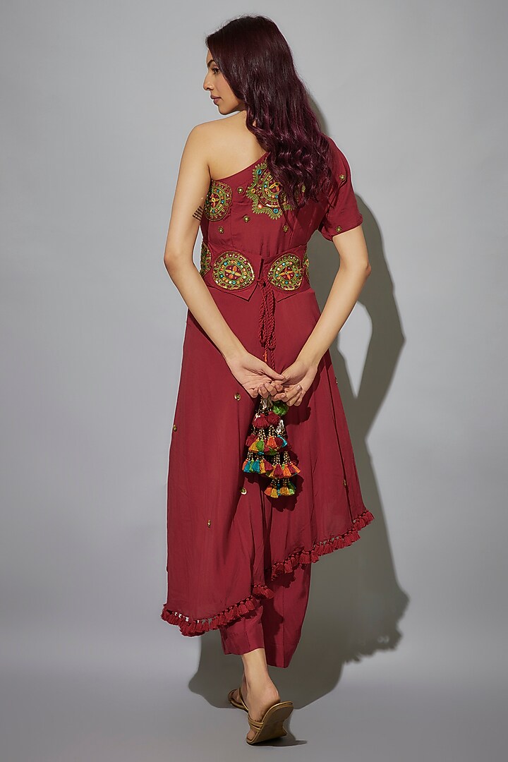 Red Bemberg Silk Mirror Embroidered One-Shoulder Kurta Set by Zariya The Label at Pernia's Pop Up Shop