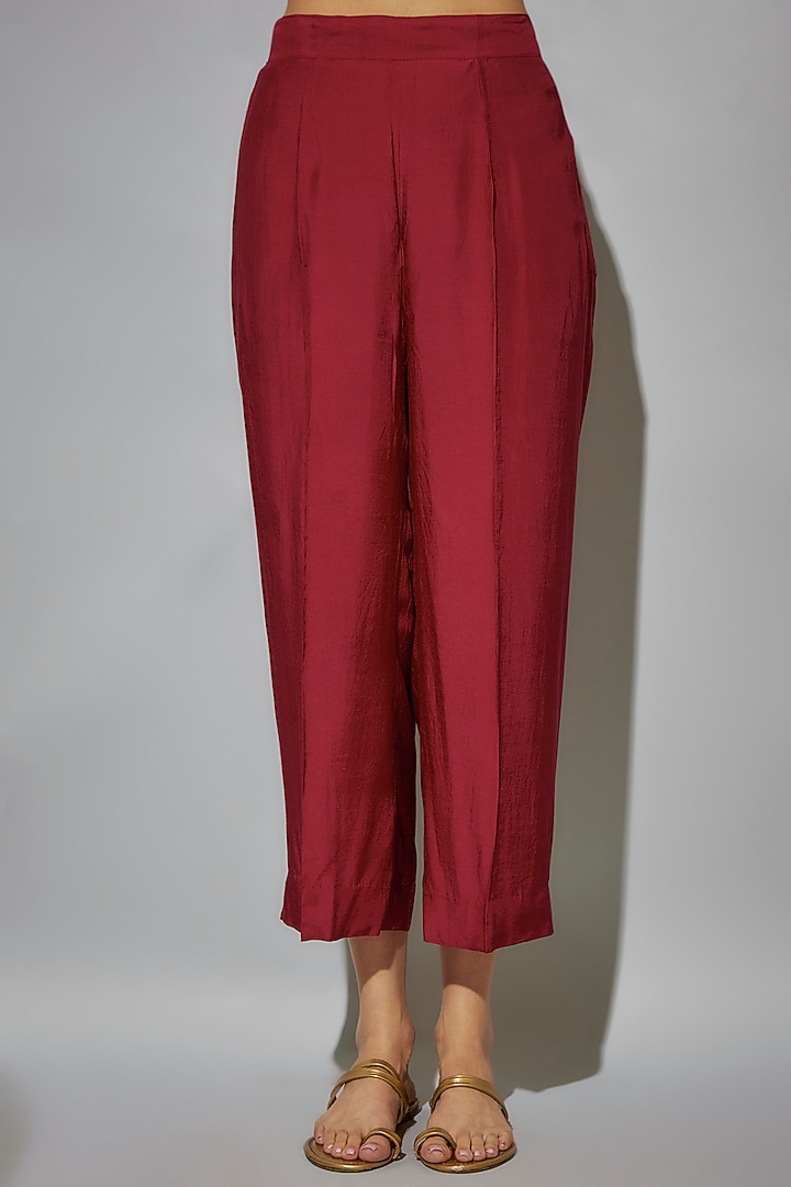 Red Bemberg Silk Mirror Embroidered One-Shoulder Kurta Set by Zariya The Label at Pernia's Pop Up Shop