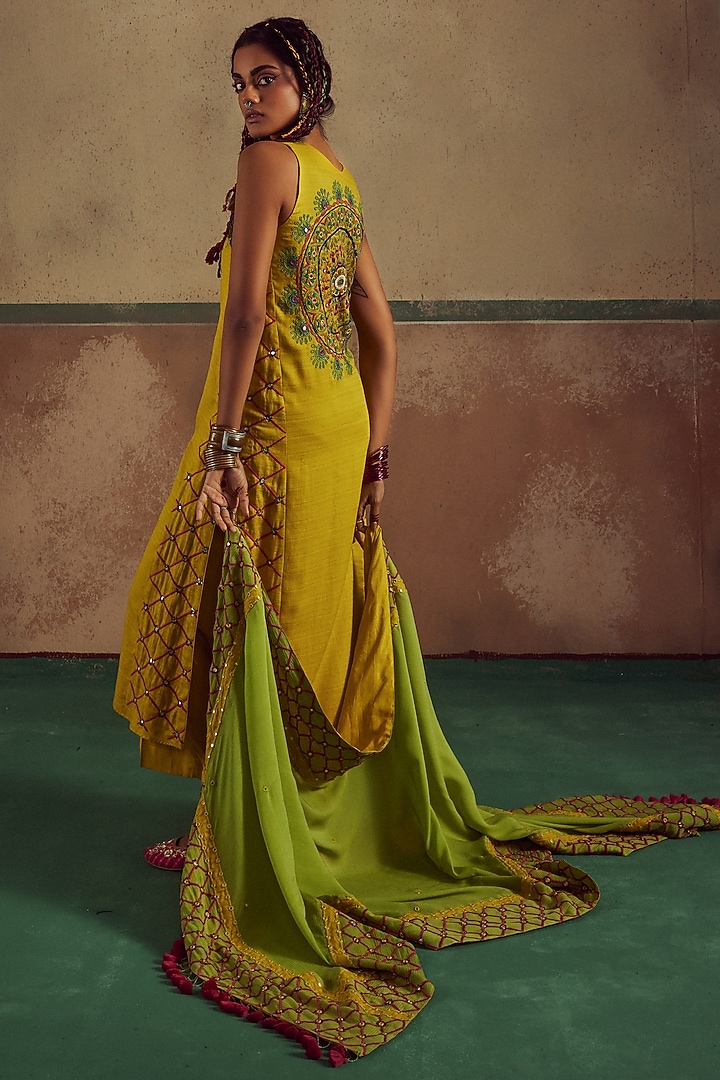 Yellow Bemberg Silk Mandala Embroidered A-Line Kurta Set by Zariya The Label at Pernia's Pop Up Shop
