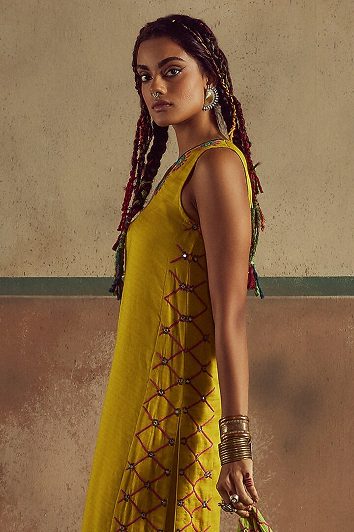 Yellow Bemberg Silk Mandala Embroidered A-Line Kurta Set by Zariya The Label at Pernia's Pop Up Shop