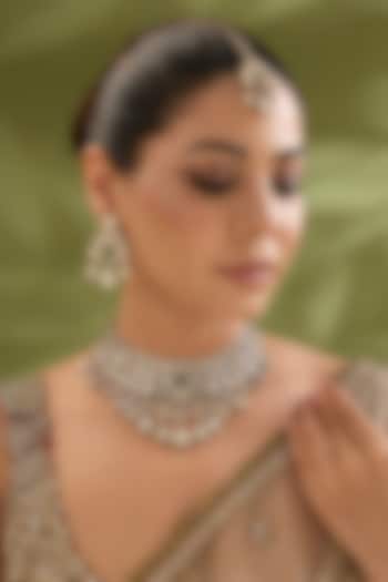 Two-Tone Finish Kundan Polki & Green Stone Necklace Set by Zevar By Geeta at Pernia's Pop Up Shop