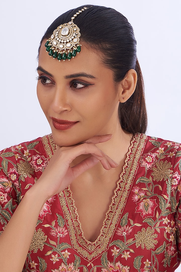 White Finish Kundan Polki & Green Pearl Maangtikka by Zevar By Geeta at Pernia's Pop Up Shop