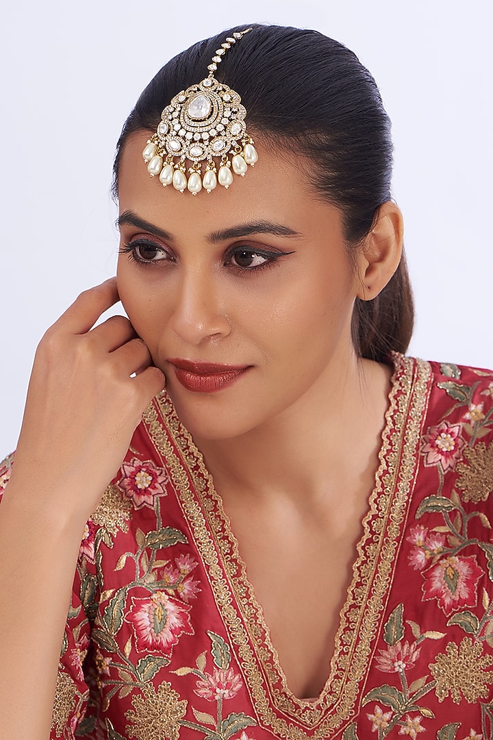 White Finish Kundan Polki & Zircon Maangtikka by Zevar By Geeta at Pernia's Pop Up Shop