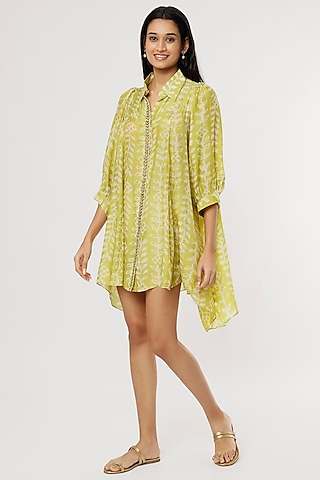 Green Embroidered Short Smocked Kurta by zeel doshi thakkar