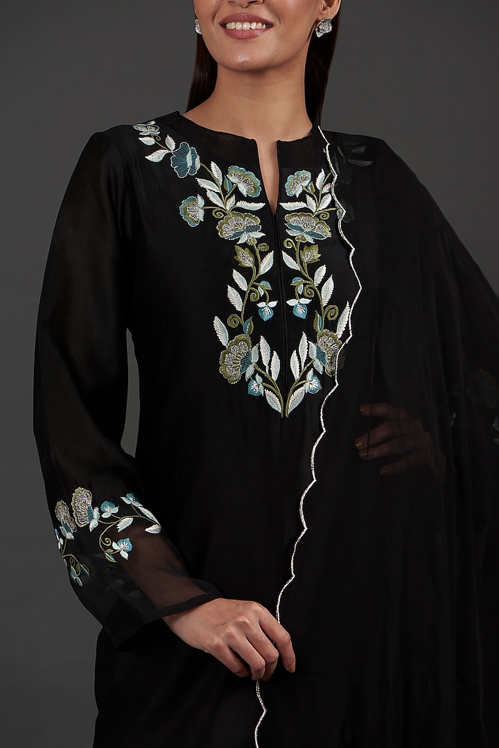 Black Chanderi Cotton Silk Embroidered Kurta Set by Zeefaa at Pernia's Pop Up Shop