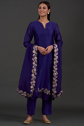 Blue Chanderi Embroidered Kurta Set by Zeefaa