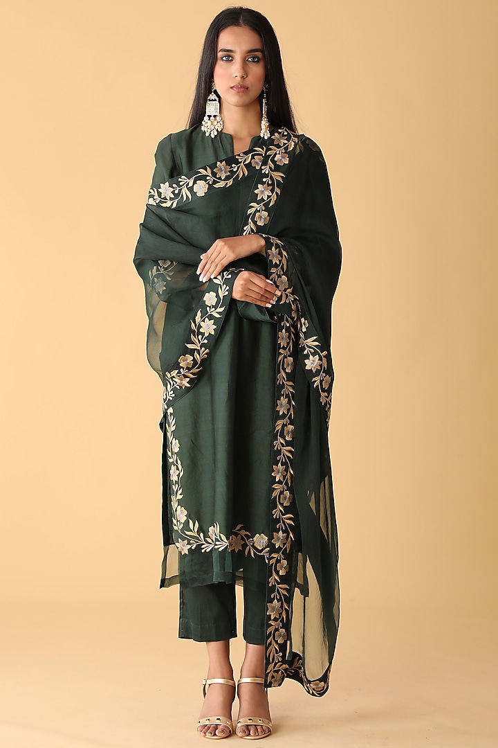 Emerald Green Chanderi Embroidered Kurta Set by Zeefaa