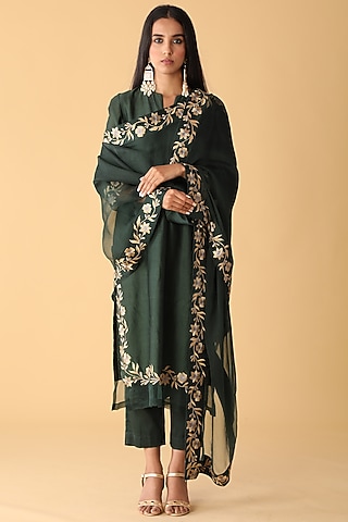 Emerald Green Chanderi Embroidered Kurta Set by Zeefaa