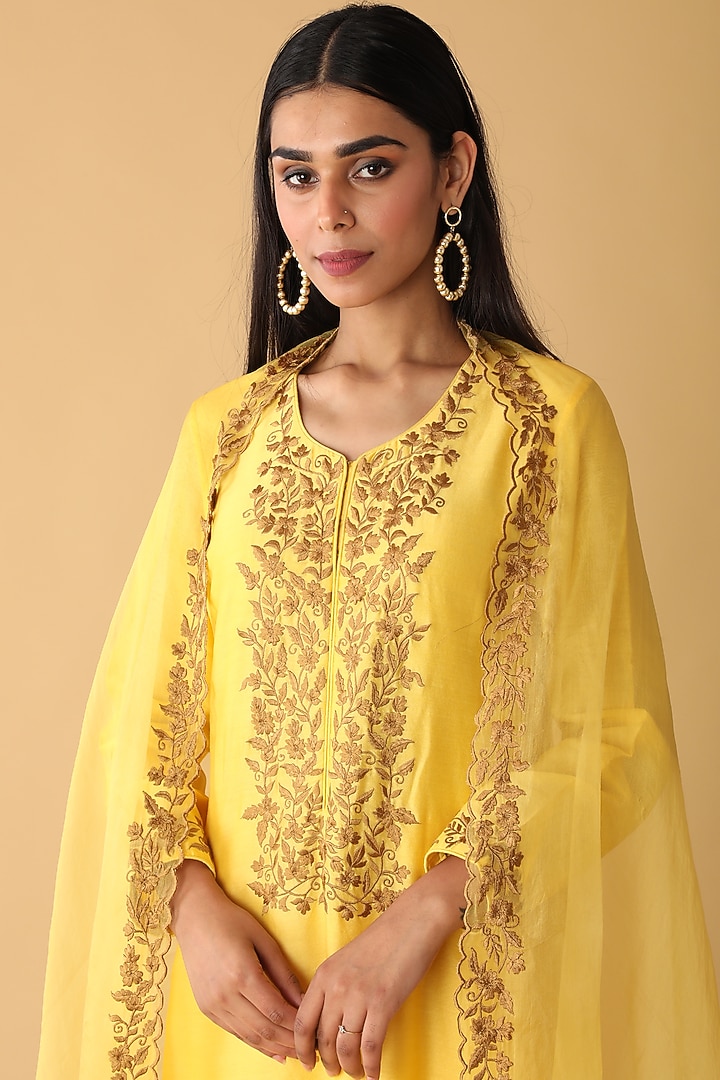 Yellow Chanderi Embroidered Kurta Set by Zeefaa at Pernia's Pop Up Shop