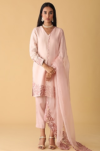 Pink Chanderi Embroidered Kurta Set by Zeefaa