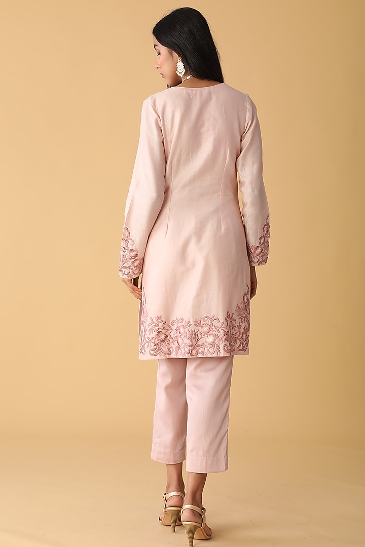 Pink Chanderi Embroidered Kurta Set by Zeefaa at Pernia's Pop Up Shop
