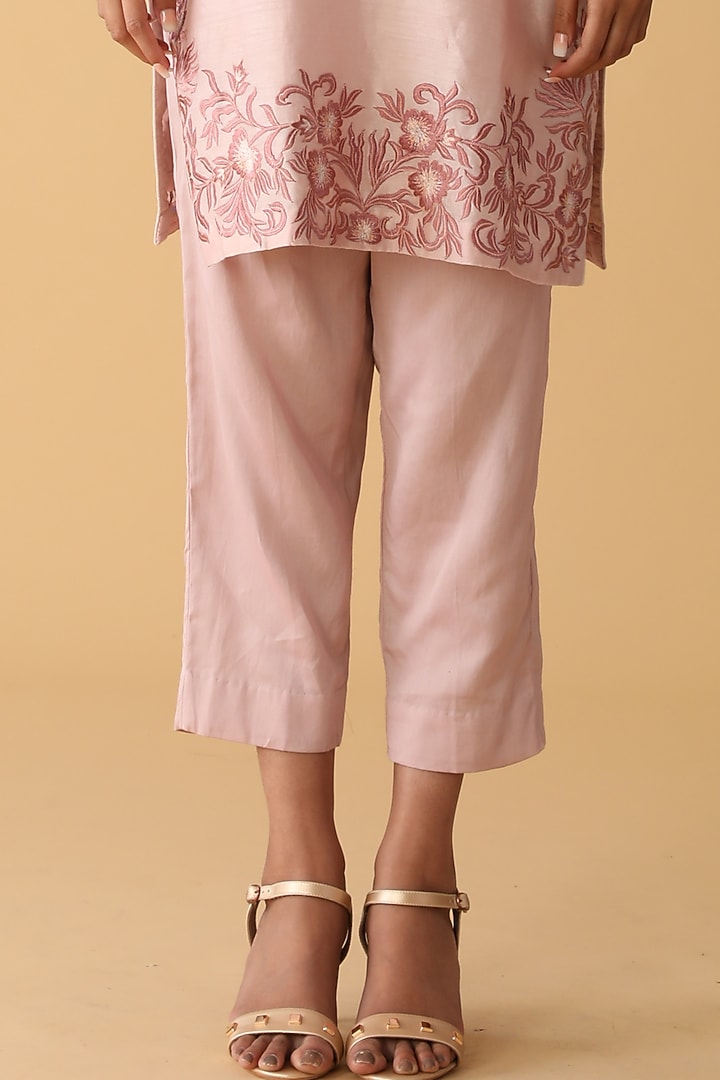 Pink Chanderi Embroidered Kurta Set by Zeefaa at Pernia's Pop Up Shop