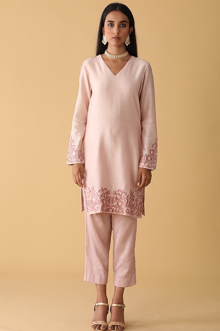 Pink Chanderi Embroidered Kurta Set by Zeefaa at Pernia's Pop Up Shop