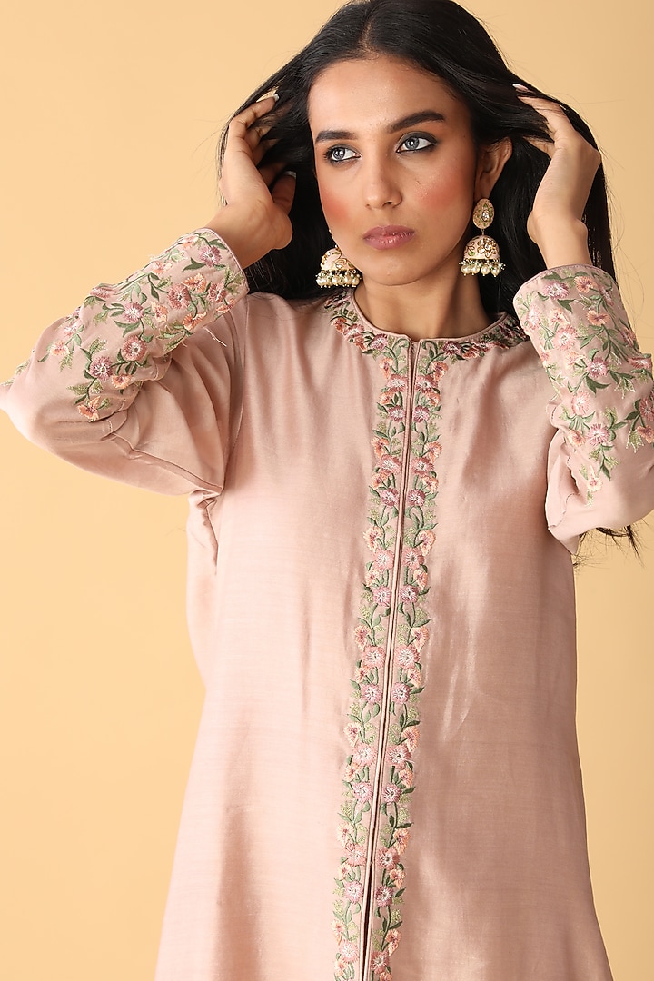 Dusky Pink Chanderi Embroidered Kurta Set by Zeefaa at Pernia's Pop Up Shop