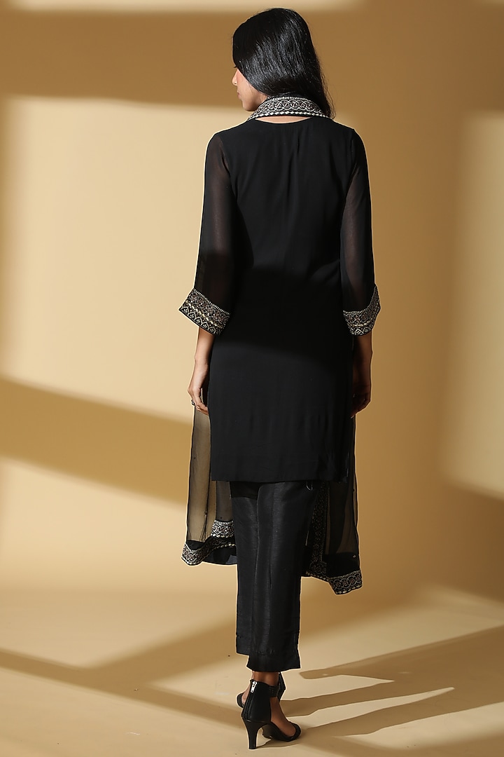 Midnight Black Embroidered Kurta Set by Zeefaa at Pernia's Pop Up Shop