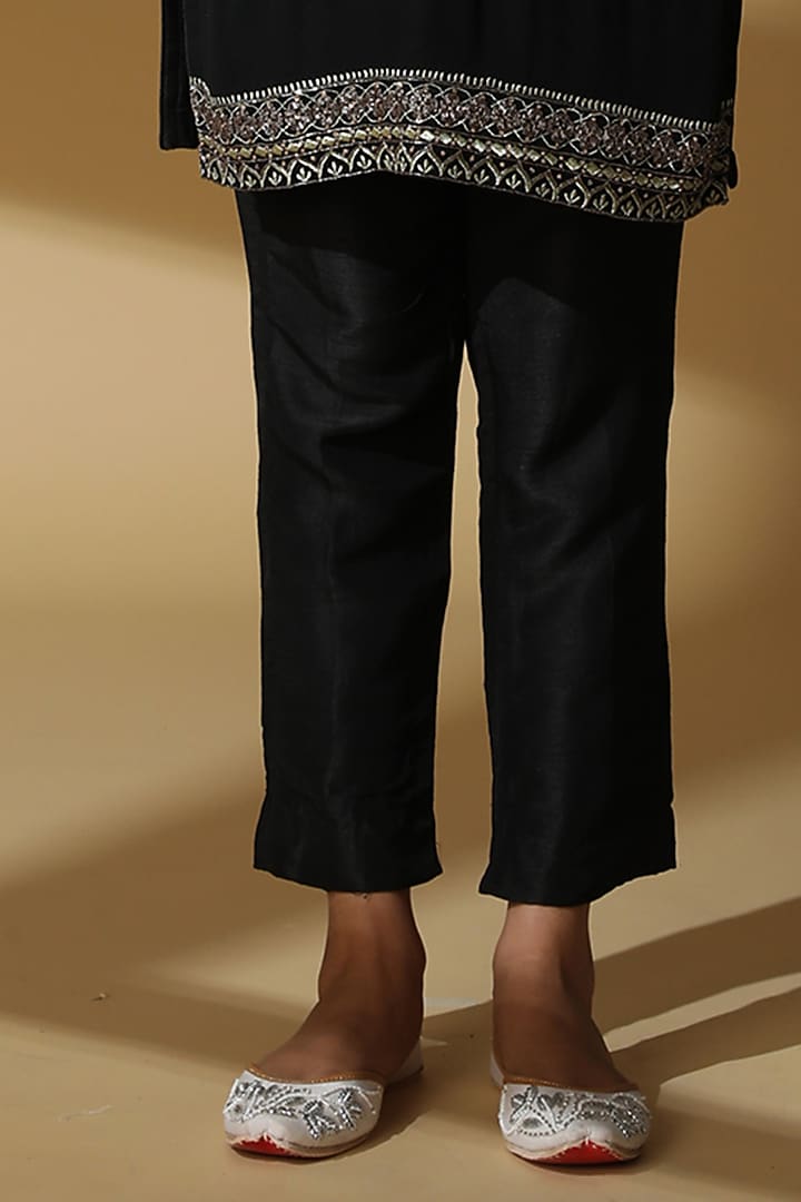 Midnight Black Embroidered Kurta Set by Zeefaa at Pernia's Pop Up Shop