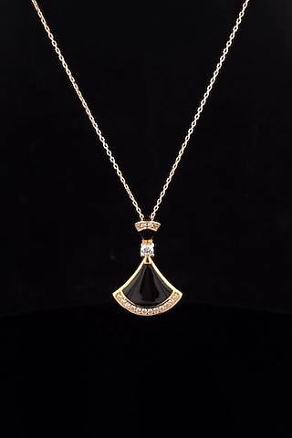 18kt Rose Gold Finish Black Onyx Fan-Shaped Pendant by Zewar By Valchandson jewellers