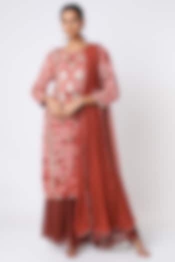 Maroon Tie-Dyed Kurta Set by Zari Jaipur at Pernia's Pop Up Shop