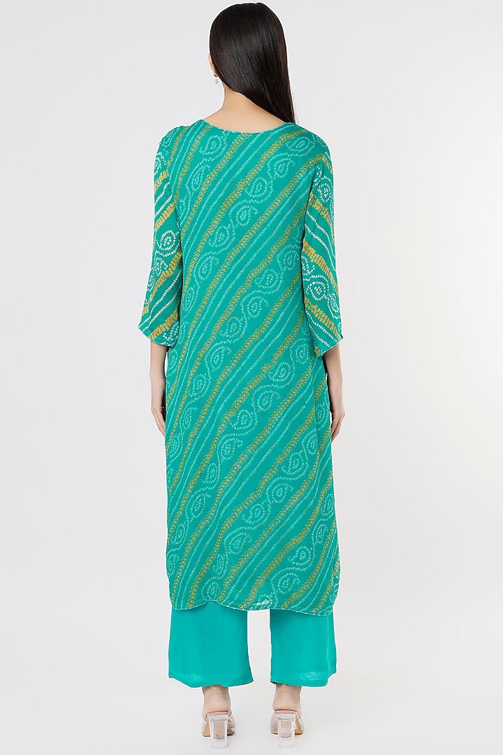Green Embroidered Kurta Set by Zari Jaipur at Pernia's Pop Up Shop