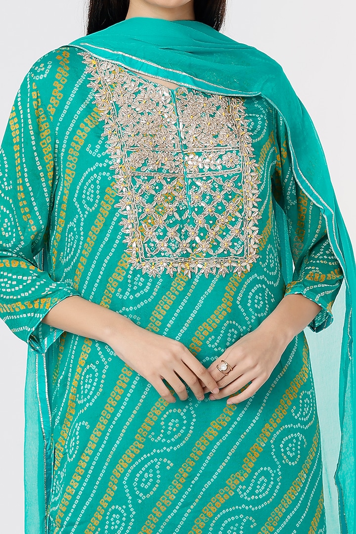 Green Embroidered Kurta Set by Zari Jaipur at Pernia's Pop Up Shop