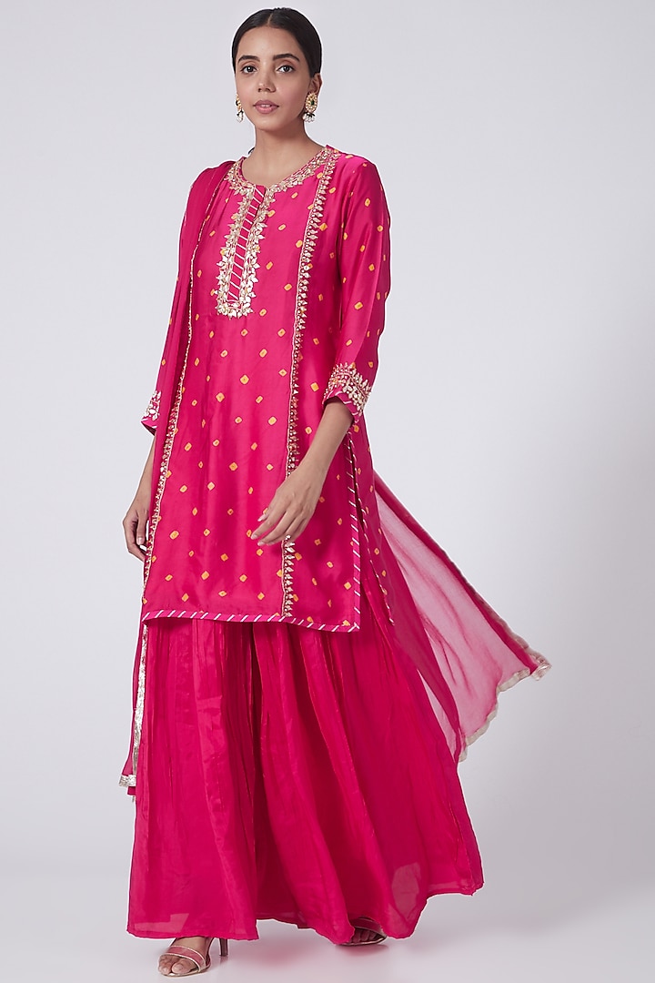 Fuchsia Kurta Set With Gota Patti Work by Zari Jaipur