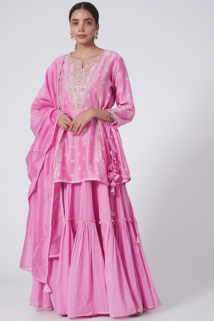 Pink Kurta Set With Thread Work by Zari Jaipur