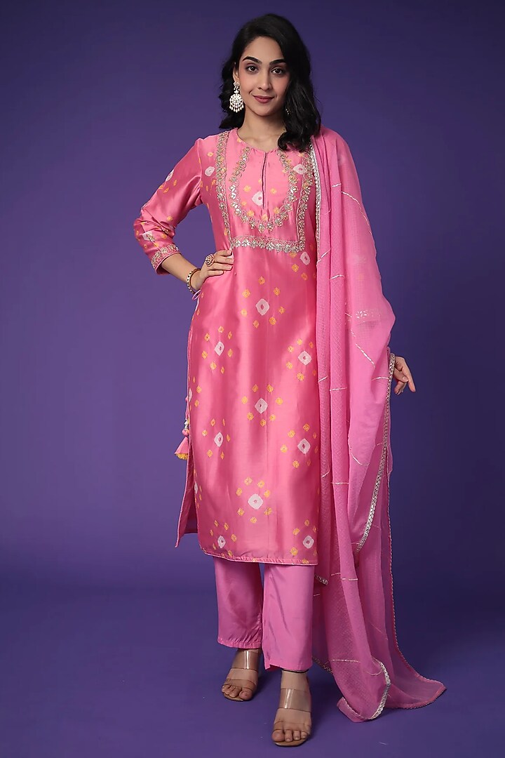 Light Pink Chanderi Silk Gota Patti Embroidered Bandhej Kurta Set by Zari Jaipur at Pernia's Pop Up Shop