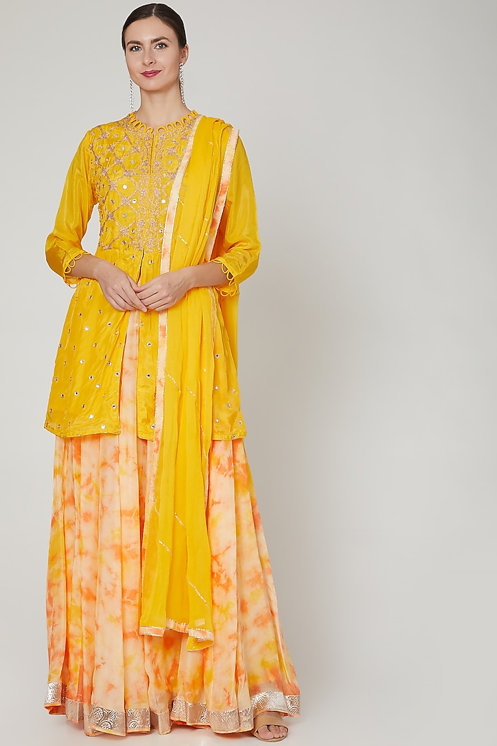 Yellow Tie & Dye Lehenga Set by Zari Jaipur