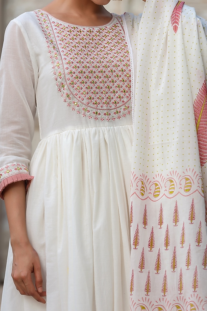 White & Red Embroidered Anarkali Set by Zolo Label at Pernia's Pop Up Shop