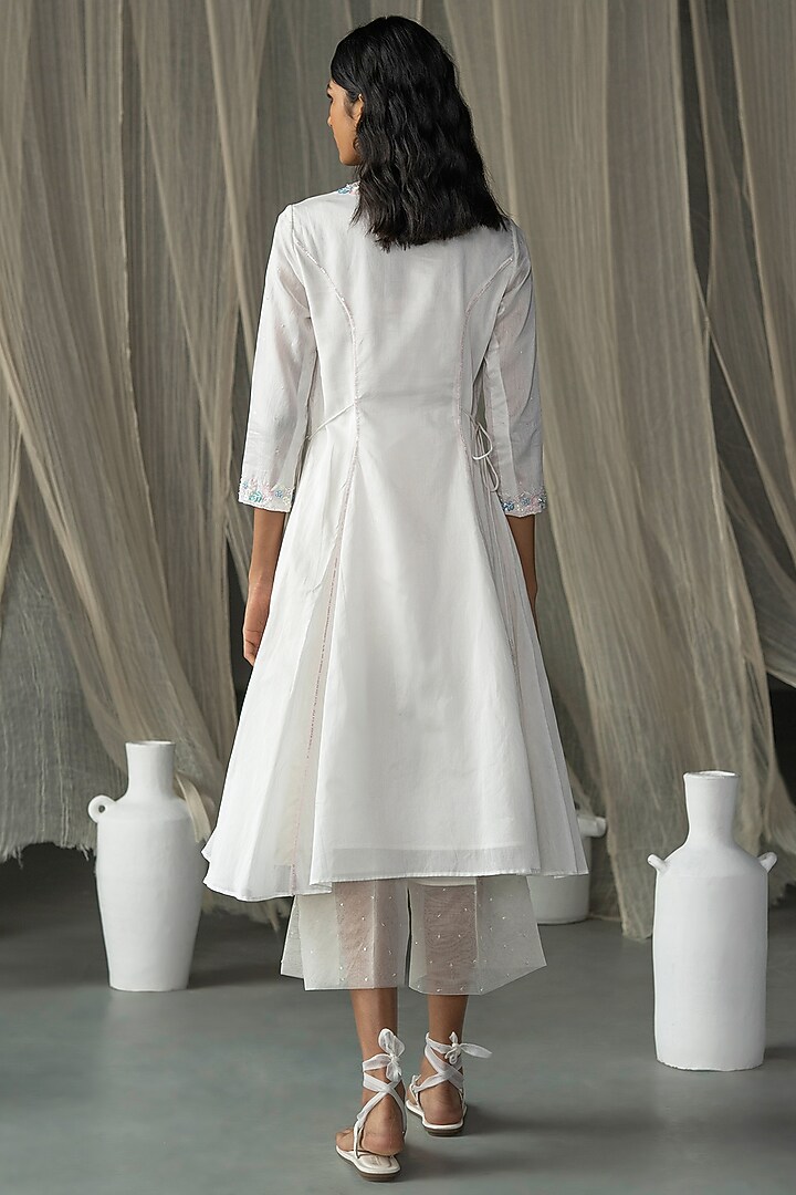 Off-White Hand Embroidered Kurta Set by Zoon Tribe at Pernia's Pop Up Shop
