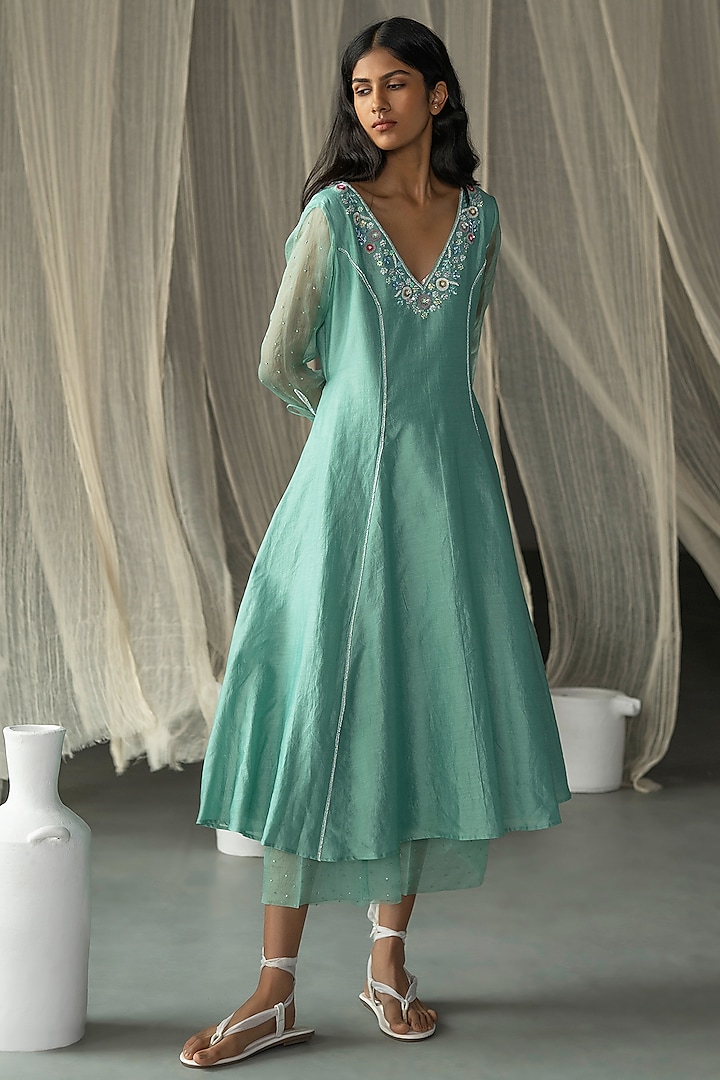 Aquamarine Hand Embroidered Kurta Set by Zoon Tribe at Pernia's Pop Up Shop