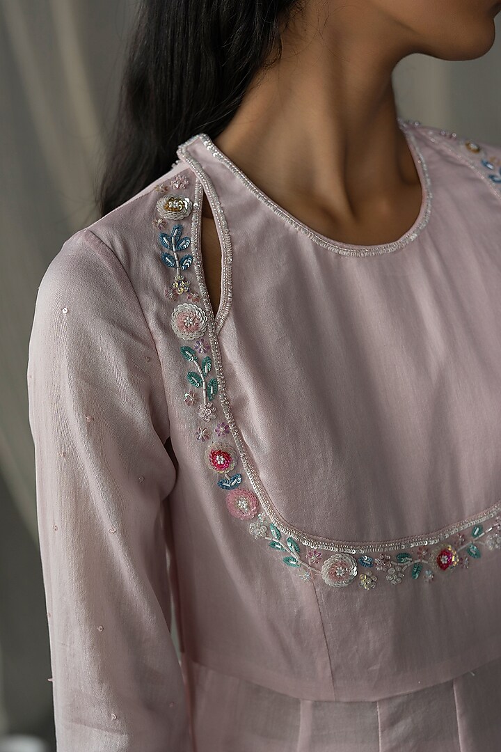 Powder Pink Hand Embroidered Kurta Set by Zoon Tribe at Pernia's Pop Up Shop