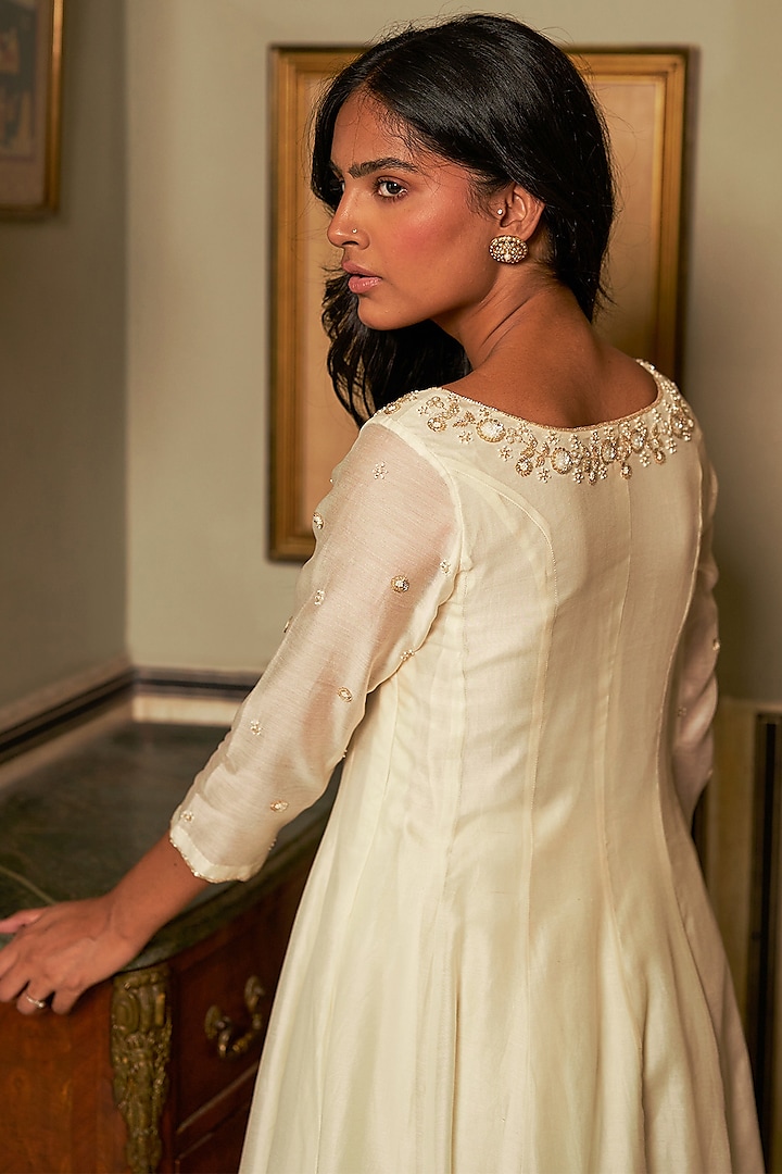 Ivory Chanderi Hand Embroidered Kurta Set by Zoon Tribe at Pernia's Pop Up Shop