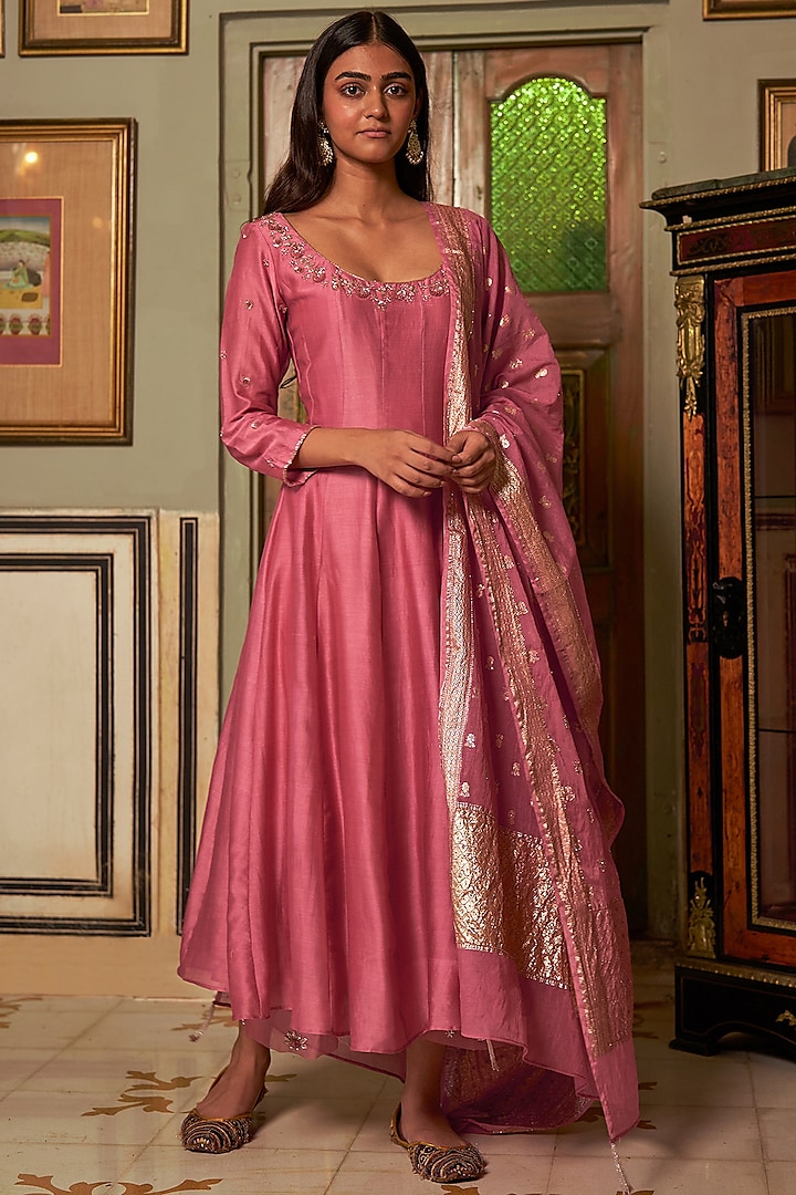 Pink Chanderi Hand Embroidered Kurta Set by Zoon Tribe