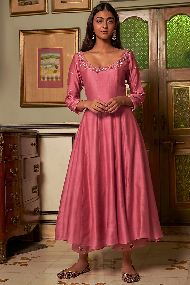 Pink Chanderi Hand Embroidered Kurta Set by Zoon Tribe at Pernia's Pop Up Shop