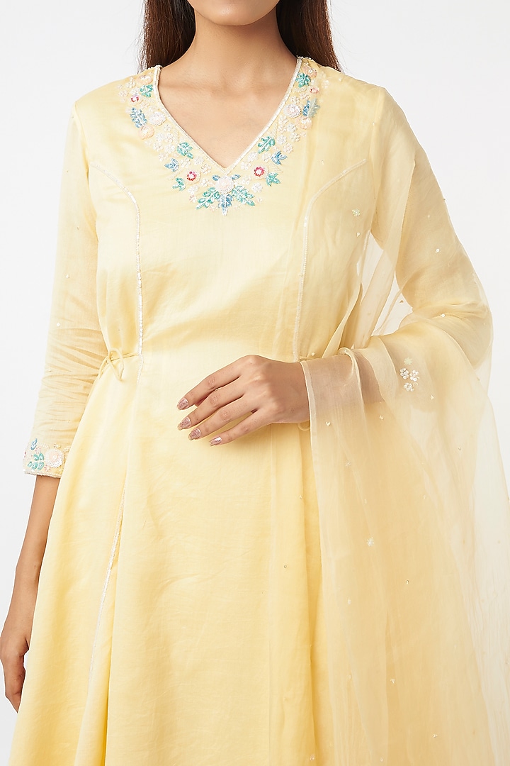 Yellow Hand Embroidered Kurta Set by Zoon Tribe at Pernia's Pop Up Shop