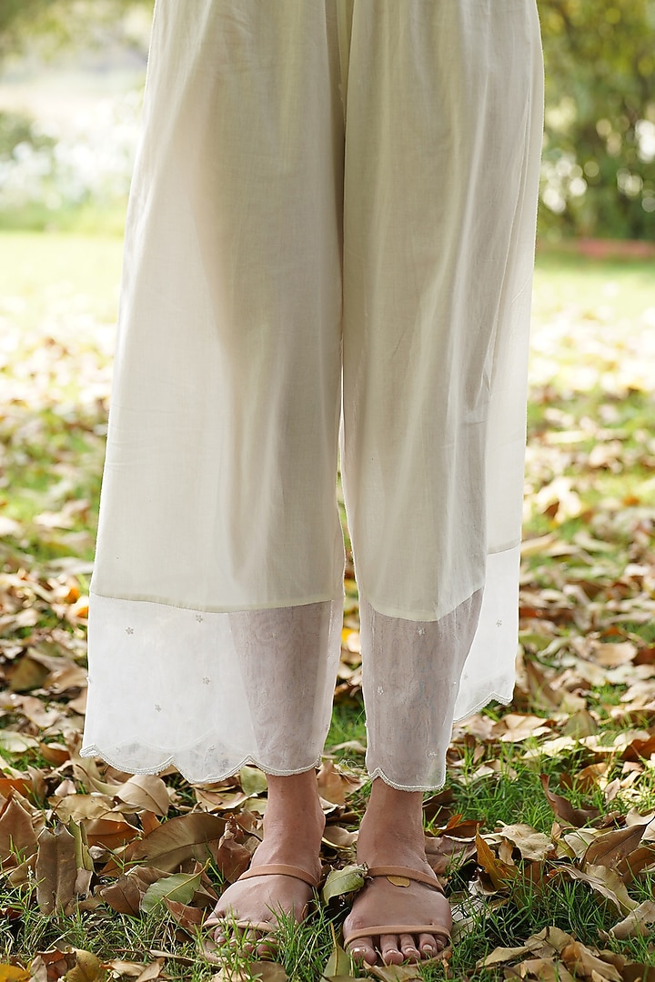 Off-White Hand Embroidered Kurta Set by Zoon Tribe at Pernia's Pop Up Shop