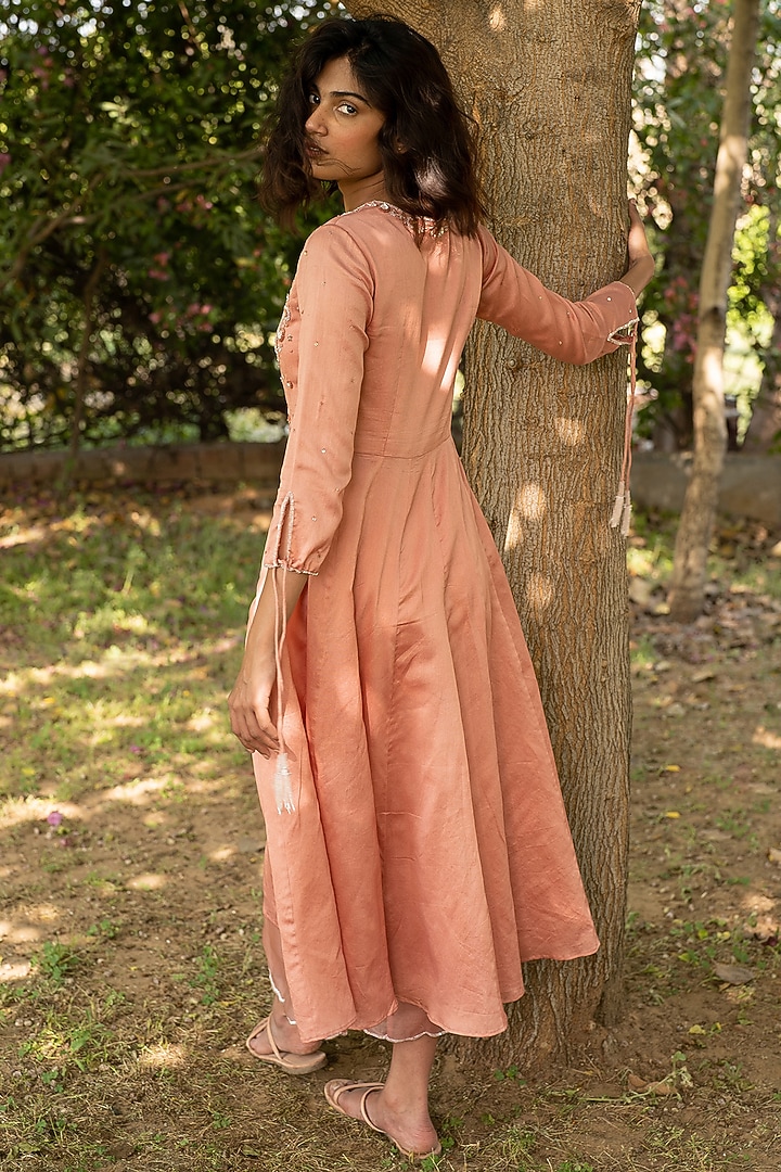 Coral Hand Embroidered Kurta Set by Zoon Tribe at Pernia's Pop Up Shop