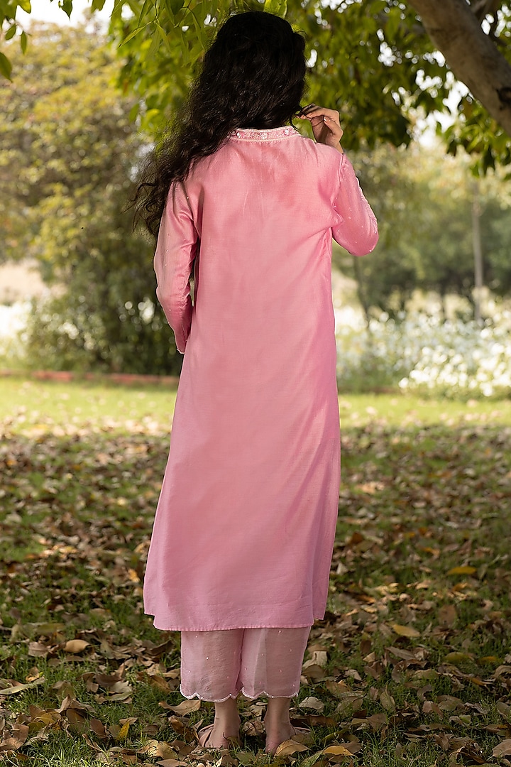 Pink Hand Embroidered Kurta Set by Zoon Tribe at Pernia's Pop Up Shop