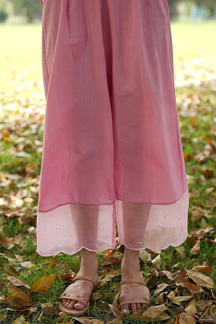 Pink Hand Embroidered Kurta Set by Zoon Tribe at Pernia's Pop Up Shop