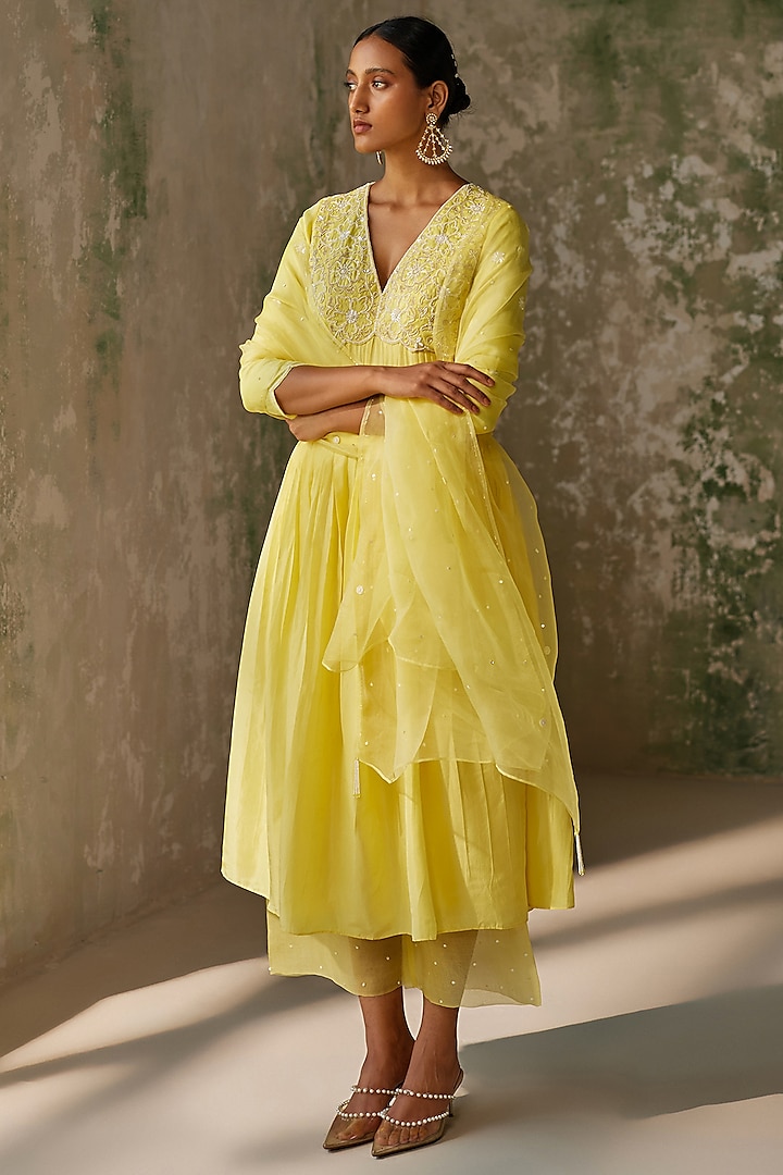 Butter Yellow Habutai Silk Aari Embroidered Kurta Set by Zoon Tribe at Pernia's Pop Up Shop